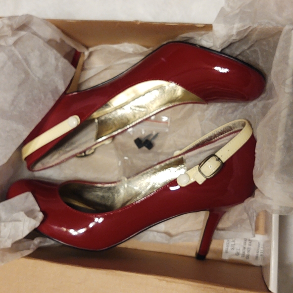 Steve Madden heels. Beautiful deep red patten leather with beige straps. - Picture 10 of 11